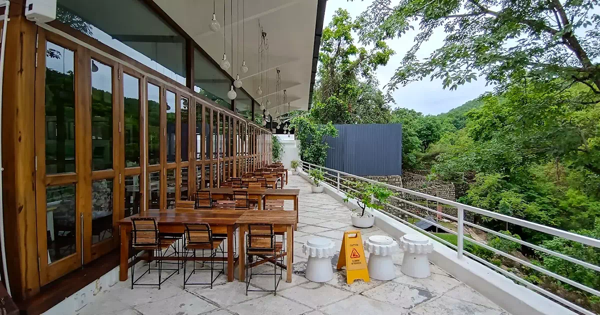 7 best-cafe-in-dehradun-for-couples slider 2