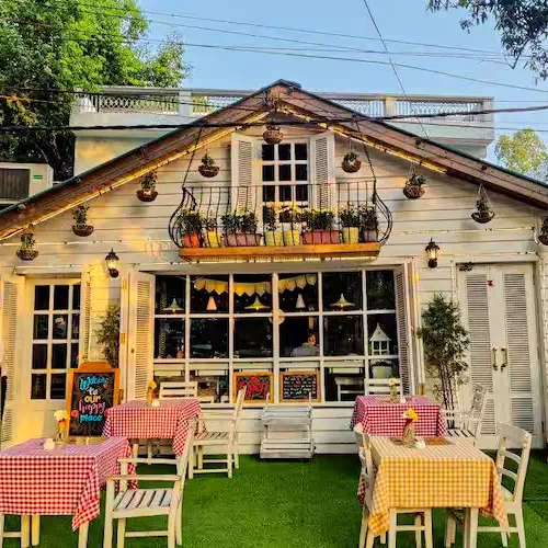 Best Cafes in Dehradun for Couples