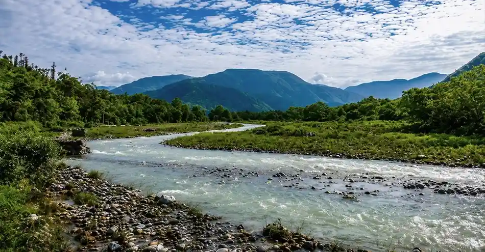Best Places to Visit in Dehradun for Summer Vacation with Family & Friends slider img 2
