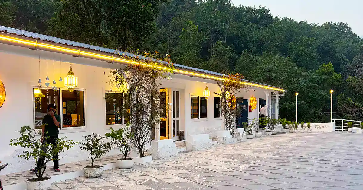 Best Restaurants in Dehradun That You Must Try Food, Views, and Family Dining slider-image2